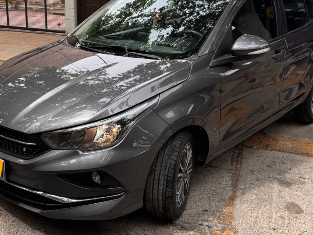 Foto de FIAT CRONOS Precisión 1.8 manual 2022, color gris, en San Juan