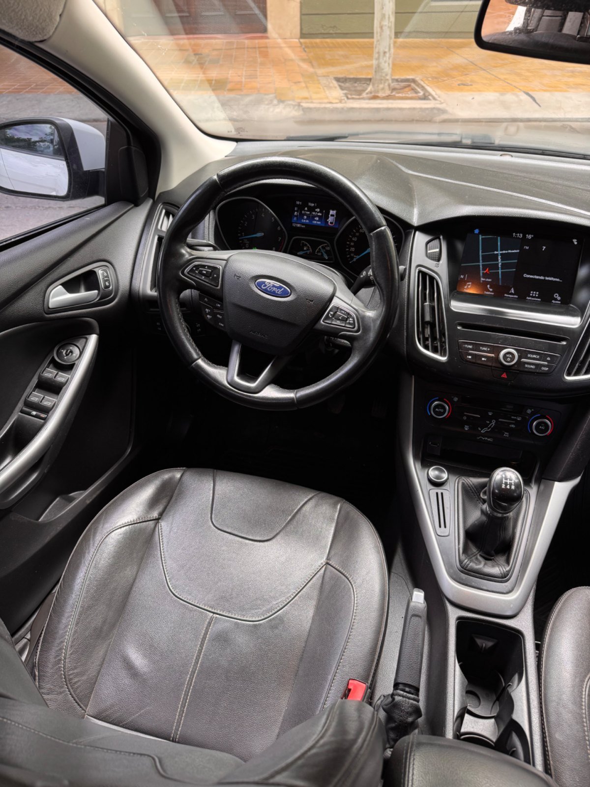 Foto de FORD FOCUS Se 2016, color blanco, en San Juan