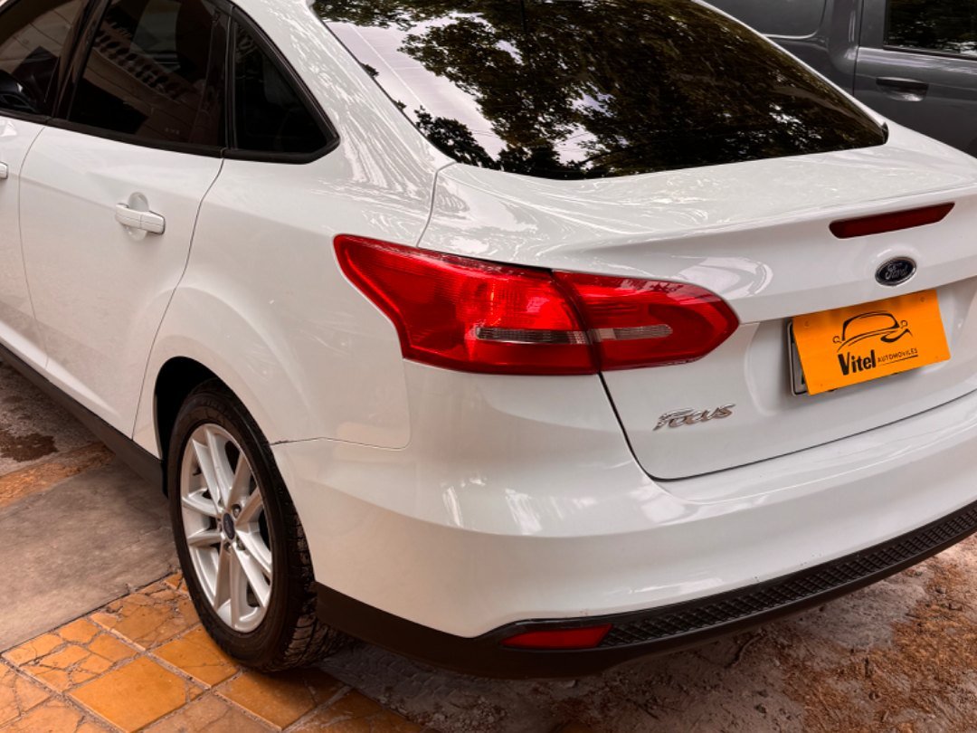 Foto de FORD FOCUS Se 2016, color blanco, en San Juan