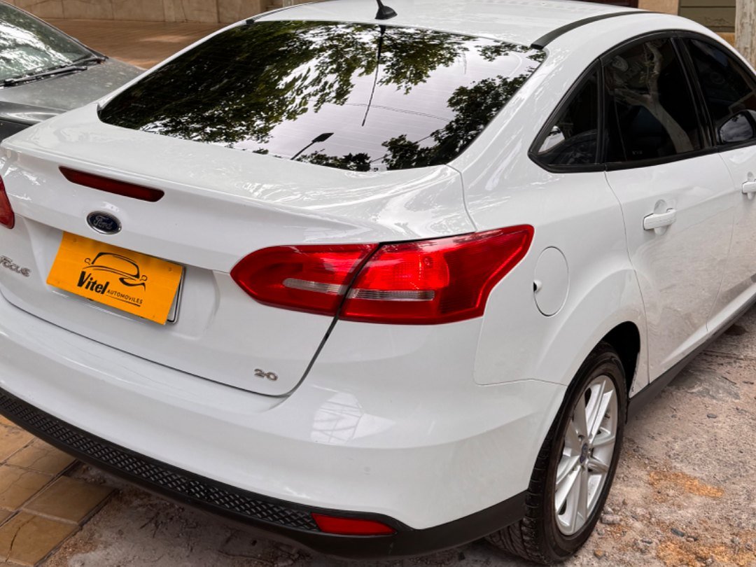 Foto de FORD FOCUS Se 2016, color blanco, en San Juan