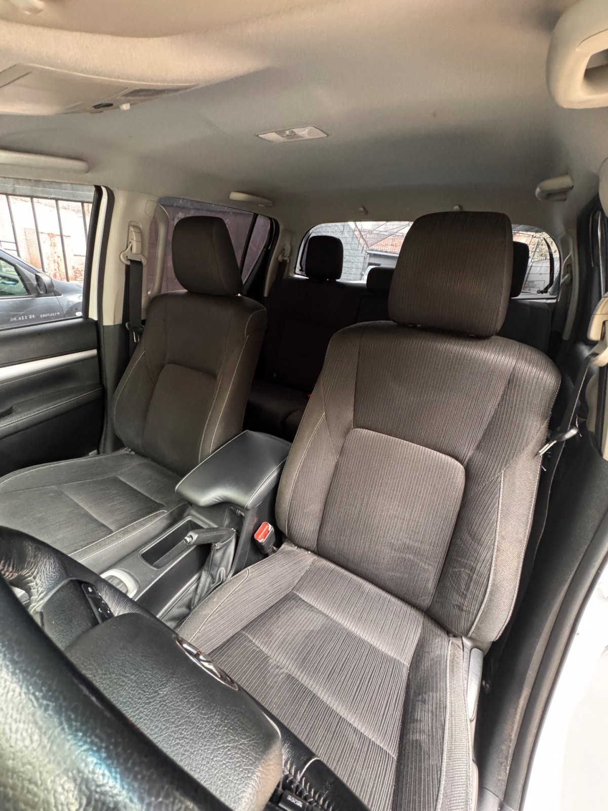 Foto de TOYOTA HILUX Srv 4x2 At 2023, color blanco, en San Juan