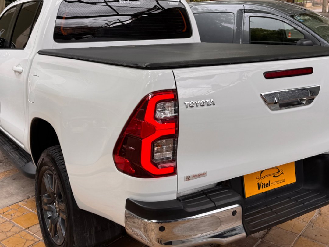 Foto de TOYOTA HILUX Srv 4x2 At 2023, color blanco, en San Juan