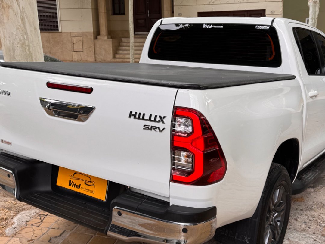 Foto de TOYOTA HILUX Srv 4x2 At 2023, color blanco, en San Juan