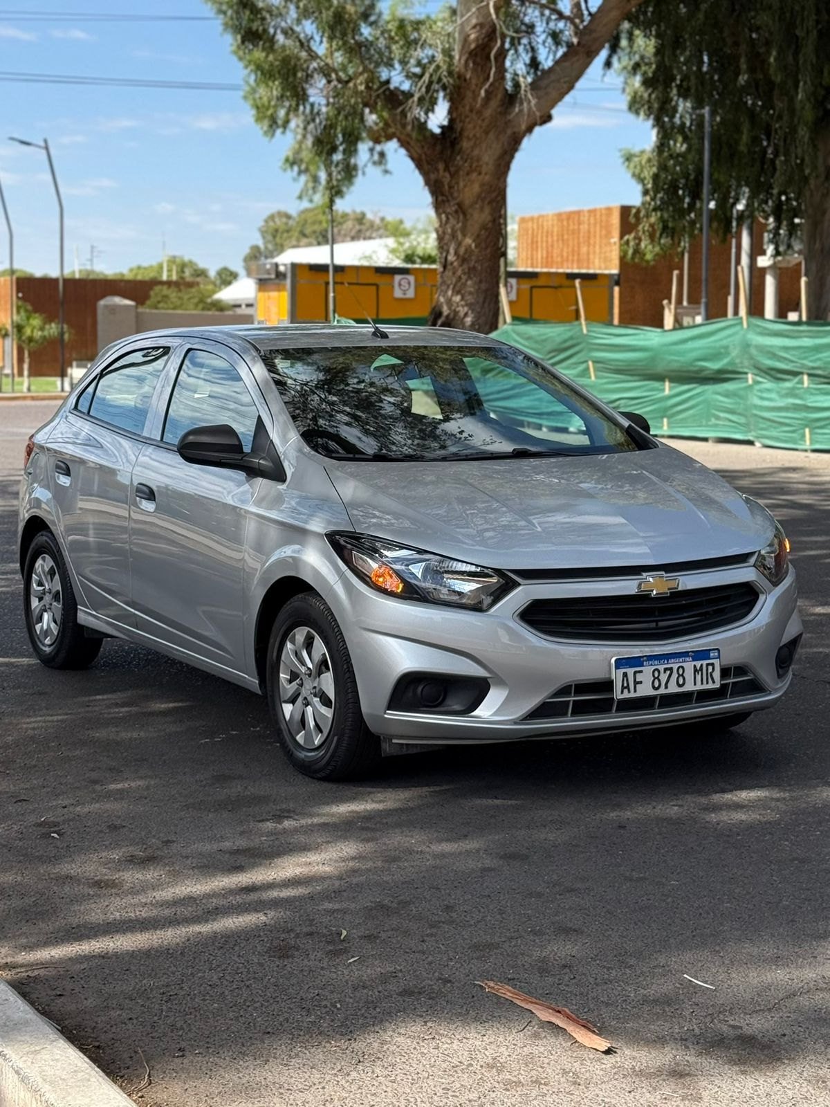 Foto de CHEVROLET ONIX Joy 2023, color gris, en San Juan