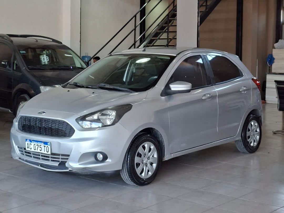 Foto de FORD KA 2017, color gris, en San Juan