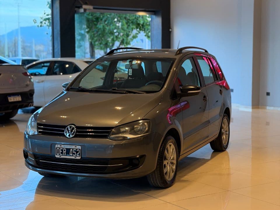 Foto de VOLKSWAGEN SURAN trendline 2014, color gris, en San Juan