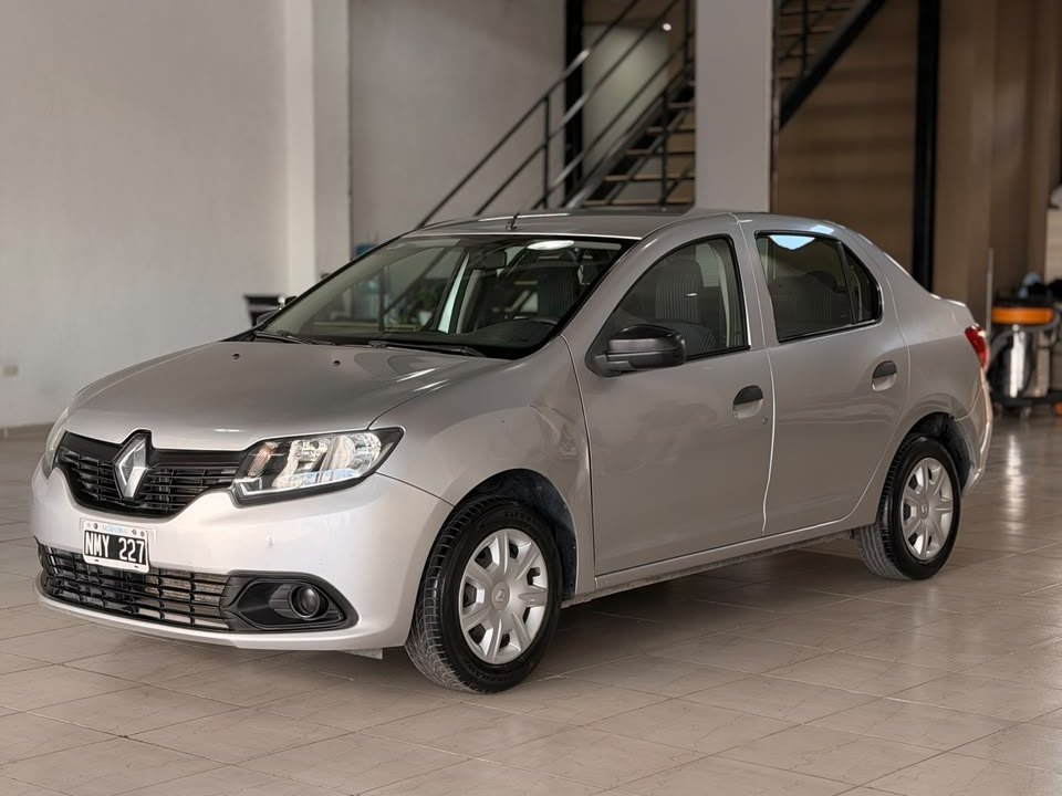 Foto de RENAULT LOGAN 2014, color gris, en San Juan