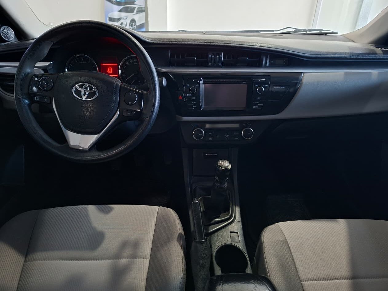 Foto de TOYOTA COROLLA XEI 2015, color blanco, en San Juan