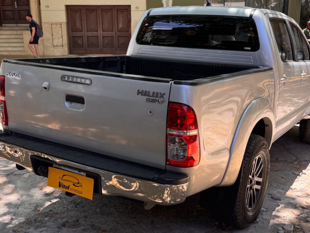 Foto de TOYOTA HILUX Srv 4x2 manual 2012, color gris, en San Juan