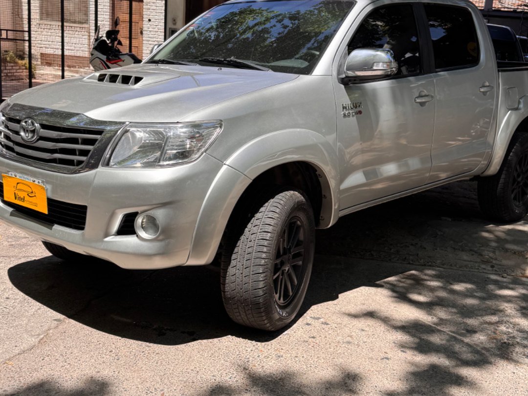 Foto de TOYOTA HILUX Srv 4x2 manual 2012, color gris, en San Juan