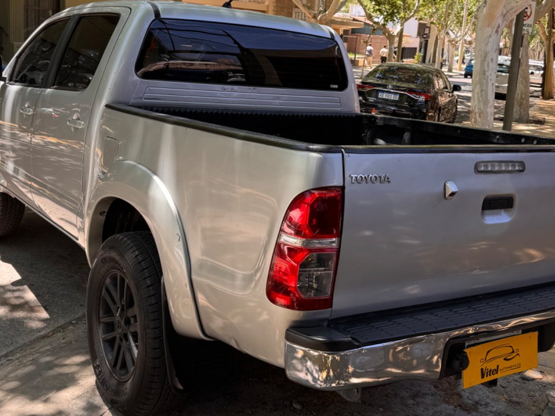 Foto de TOYOTA HILUX Srv 4x2 manual 2012, color gris, en San Juan