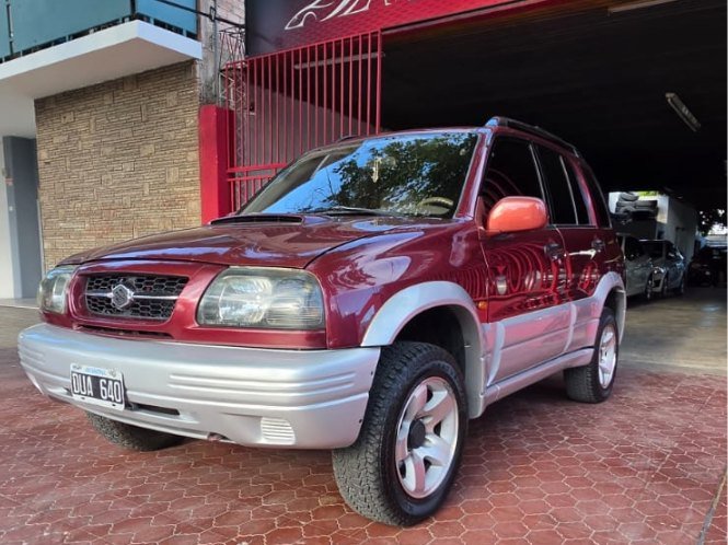 Foto de SUZUKI VITARA GRAND VITAR 2.0 4x4 2001, color rojo, en San Juan