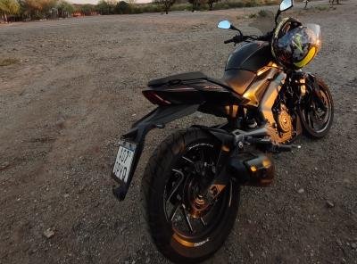 BAJAJ CALLE Dominar 400cc vendido por Leonardo Fuentes