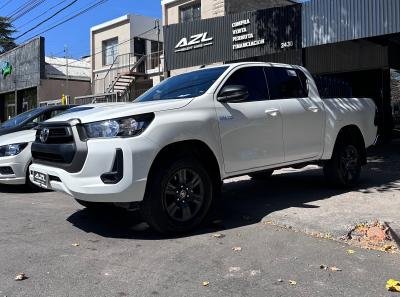 TOYOTA HILUX 2.4 SR 4x2 publicado por Azl Selct-cars