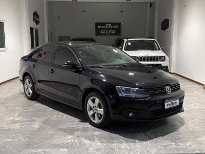 VOLKSWAGEN VENTO LUXURY 2.5 Caja manual publicado por Telles Automotores