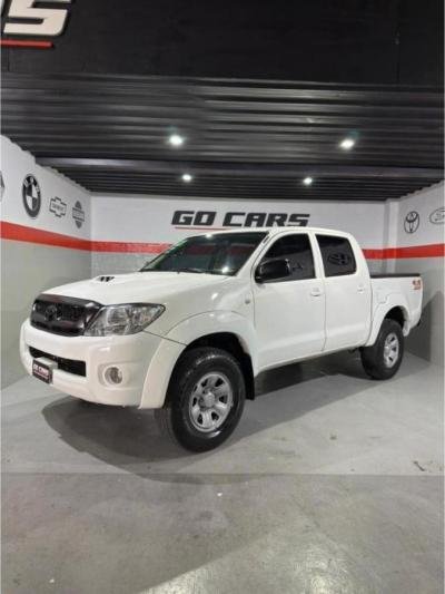 Foto de TOYOTA HILUX SR4X4 3.0 2010, color blanco, en San Juan