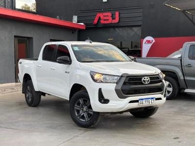 TOYOTA HILUX sr 2.8 4x4 publicado por Automotores San Juan
