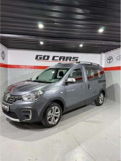 Foto de RENAULT KANGOO 1.6 STEPWAY 2024, color gris, en San Juan
