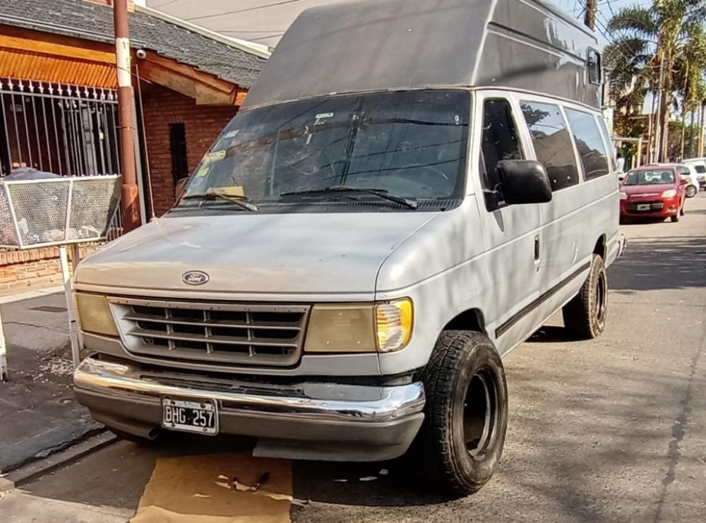 Foto de MOTORHOME FORD ECONOLINE 1996, color gris, en San Juan