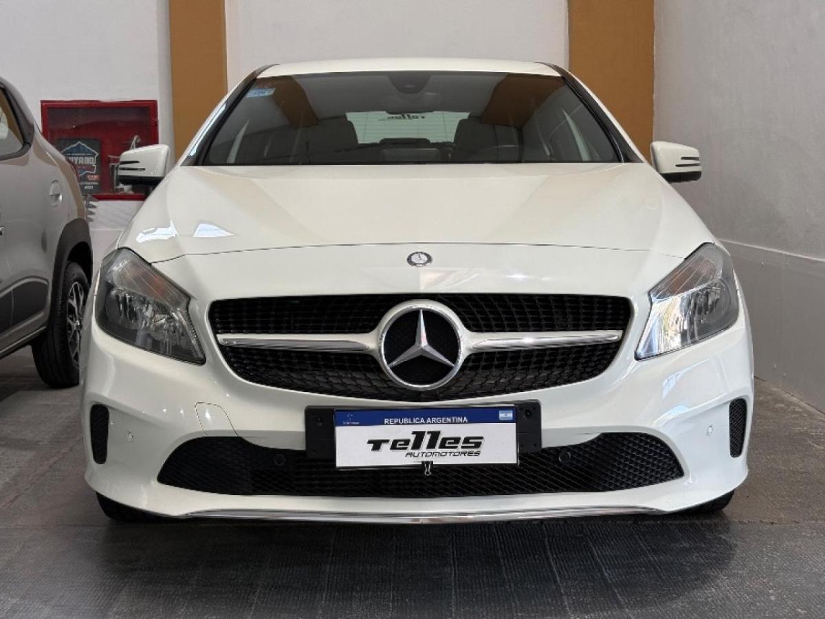 Foto de MERCEDES BENZ 200 Bluefficiency urban At 2017, color sin color especificado, en San Juan