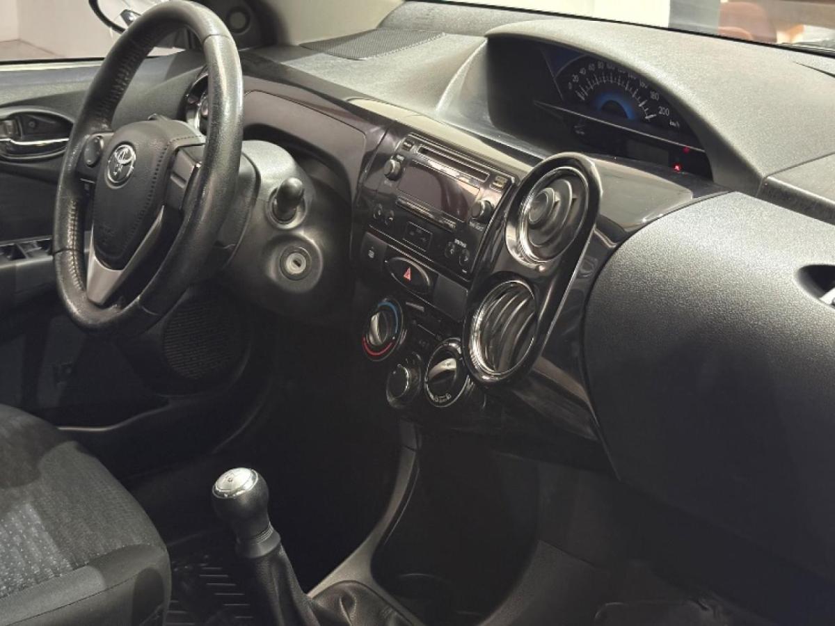 Foto de TOYOTA ETIOS 1.5 xls 2016, color sin color especificado, en San Juan