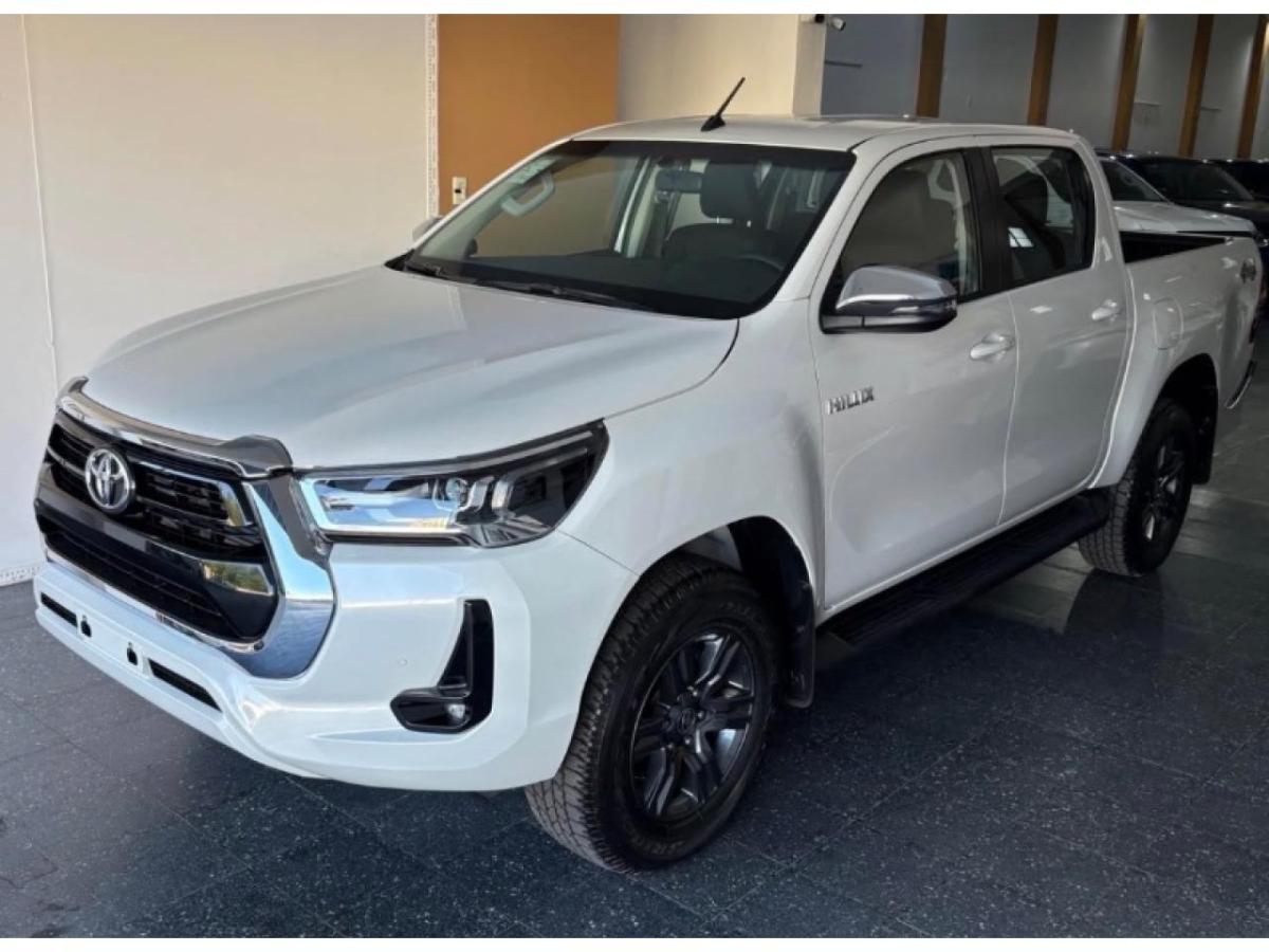 Foto de TOYOTA HILUX Srv 4x4 automática 2025, color sin color especificado, en San Juan