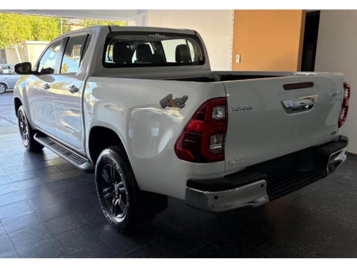 Foto de TOYOTA HILUX Srv 4x4 automática 2025, color sin color especificado, en San Juan