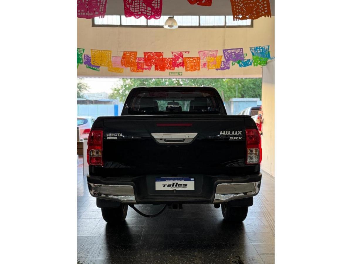 Foto de TOYOTA HILUX Srx 4x4 AT 2016, color sin color especificado, en San Juan