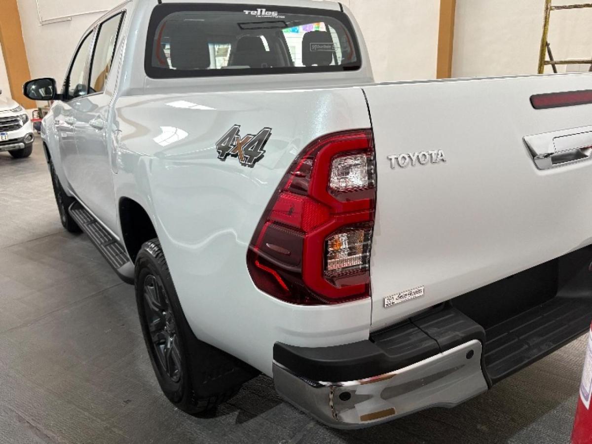 Foto de TOYOTA HILUX Srv 4x4 AT 2026, color sin color especificado, en San Juan