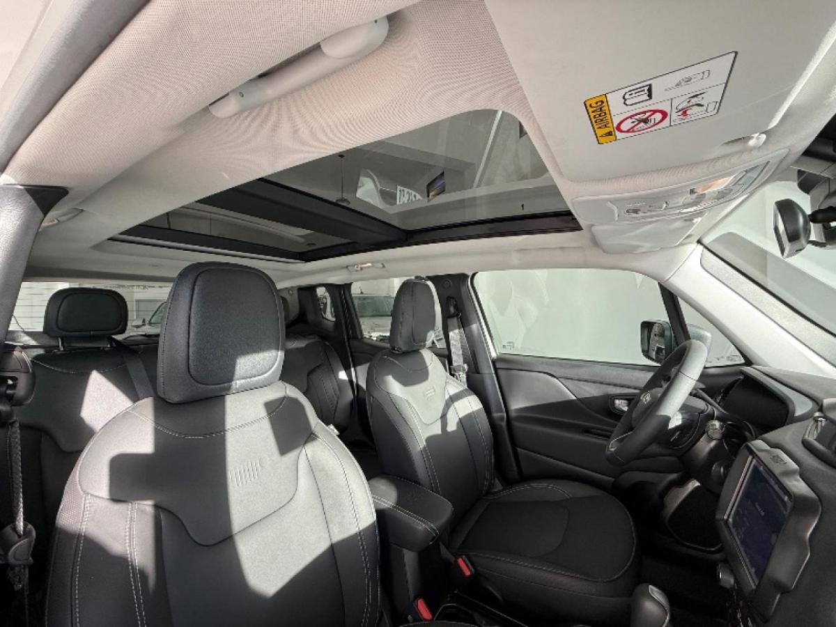 Foto de CHRYSLER / DODGE JEEP RENEGADE LONGITUDE 1.3t a/t 2025, color sin color especificado, en San Juan