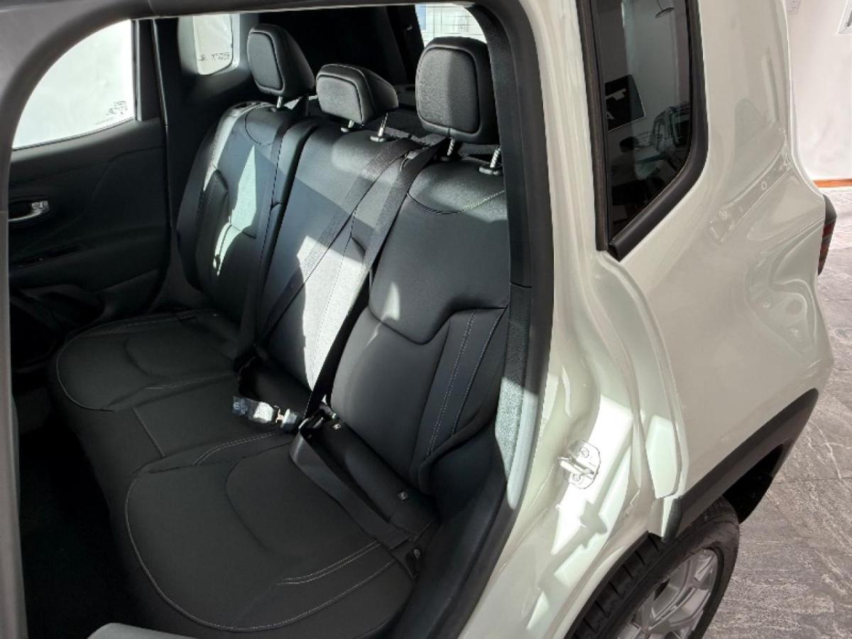 Foto de CHRYSLER / DODGE JEEP RENEGADE LONGITUDE 1.3t a/t 2025, color sin color especificado, en San Juan