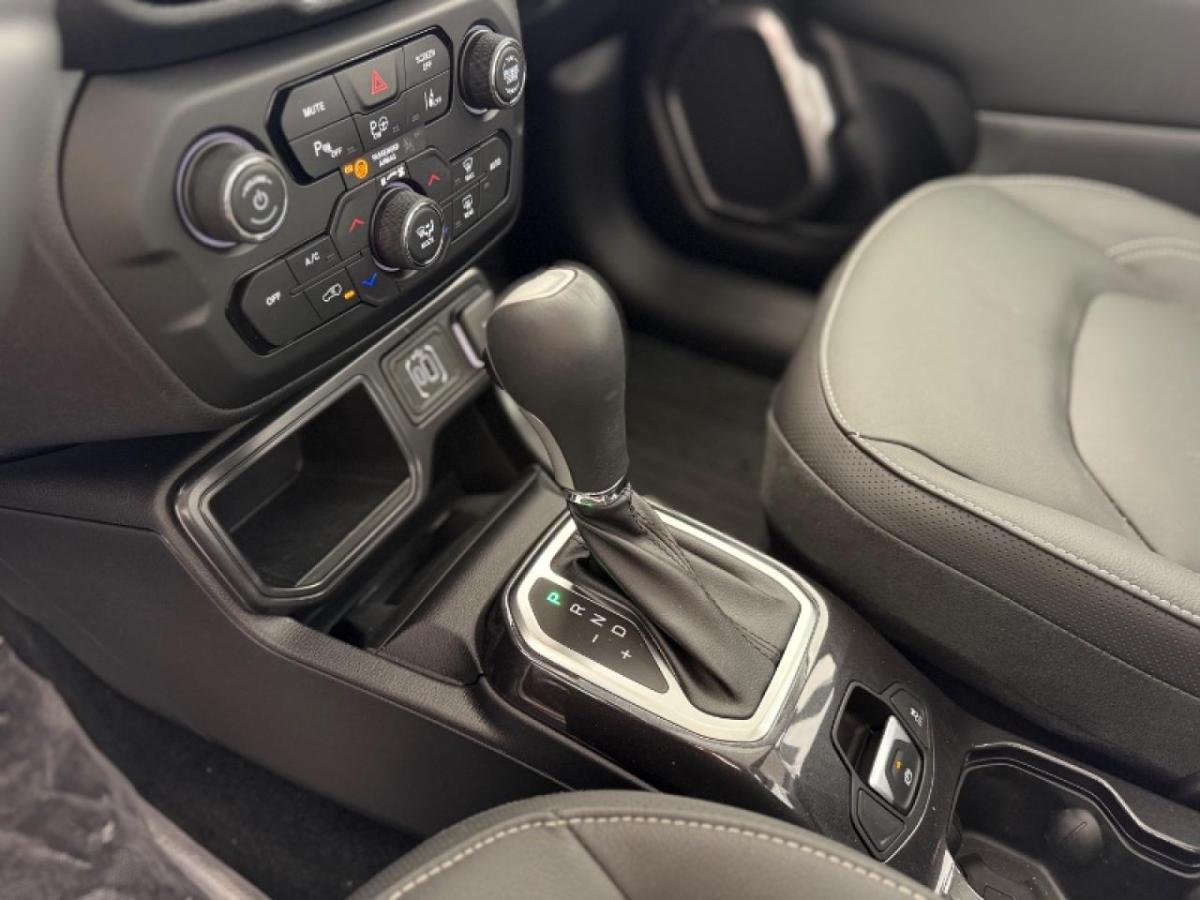Foto de CHRYSLER / DODGE JEEP RENEGADE LONGITUDE 1.3t a/t 2025, color sin color especificado, en San Juan