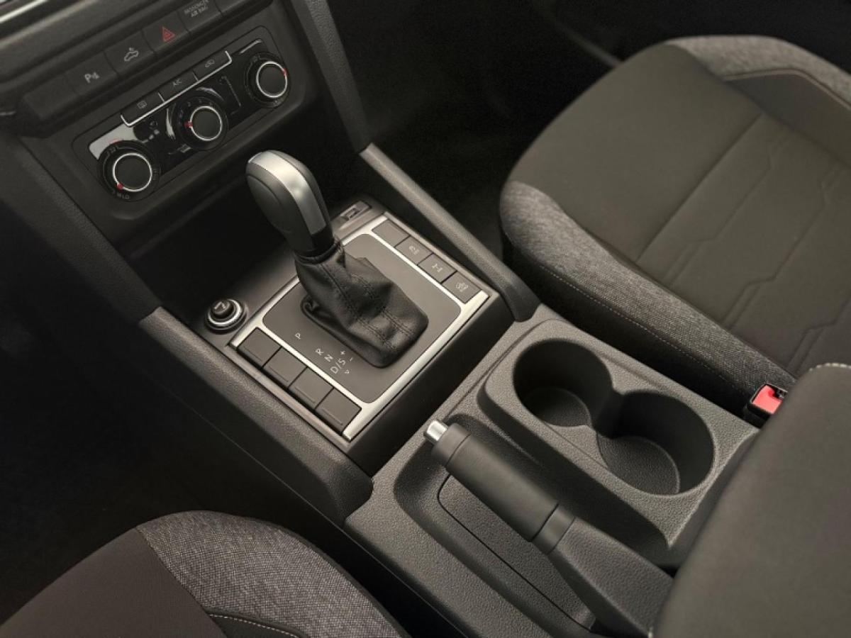 Foto de VOLKSWAGEN AMAROK COMFORTLINE 180cv a/t 4x2 2026, color sin color especificado, en San Juan