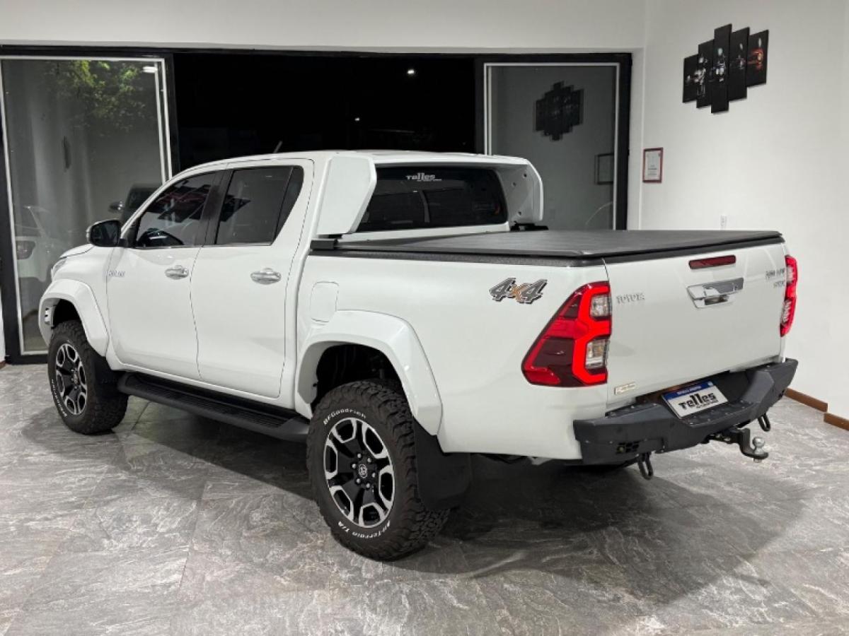 Foto de TOYOTA HILUX SRX 2.8 204cv 5x4 a/t6 2024, color sin color especificado, en San Juan