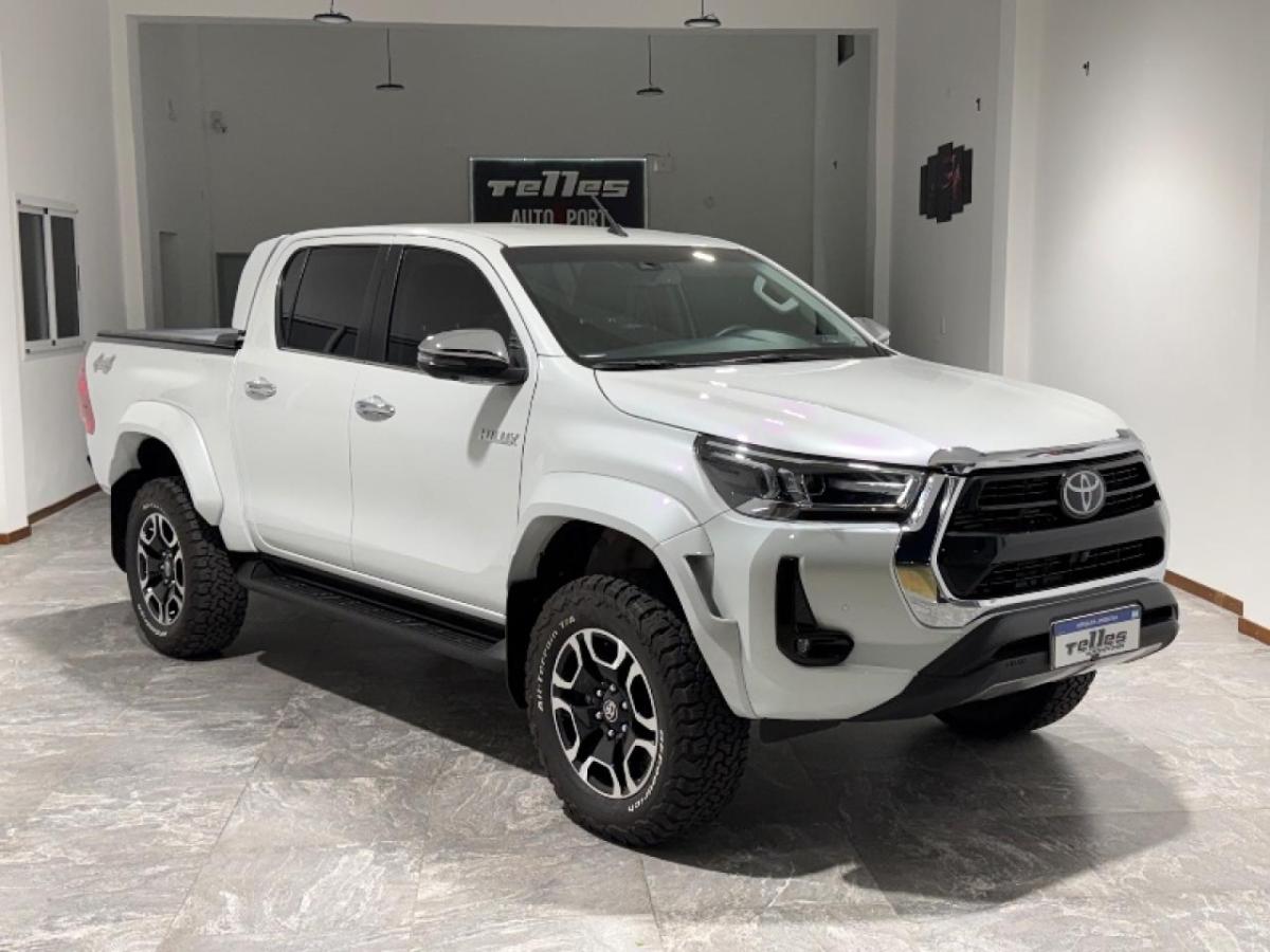 Foto de TOYOTA HILUX SRX 2.8 204cv 5x4 a/t6 2024, color sin color especificado, en San Juan