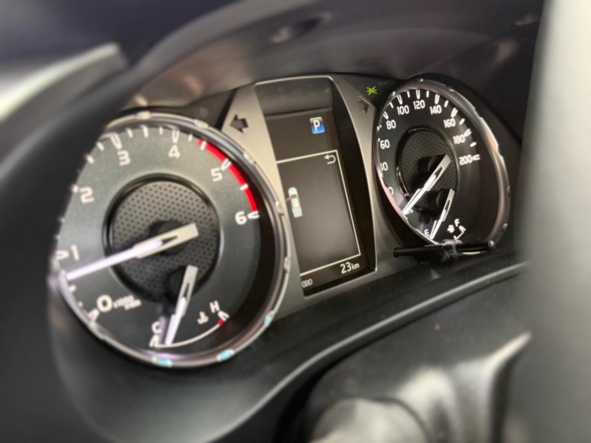 Foto de TOYOTA HILUX SR 2.8 a/t6 4x4 204cv 2026, color sin color especificado, en San Juan