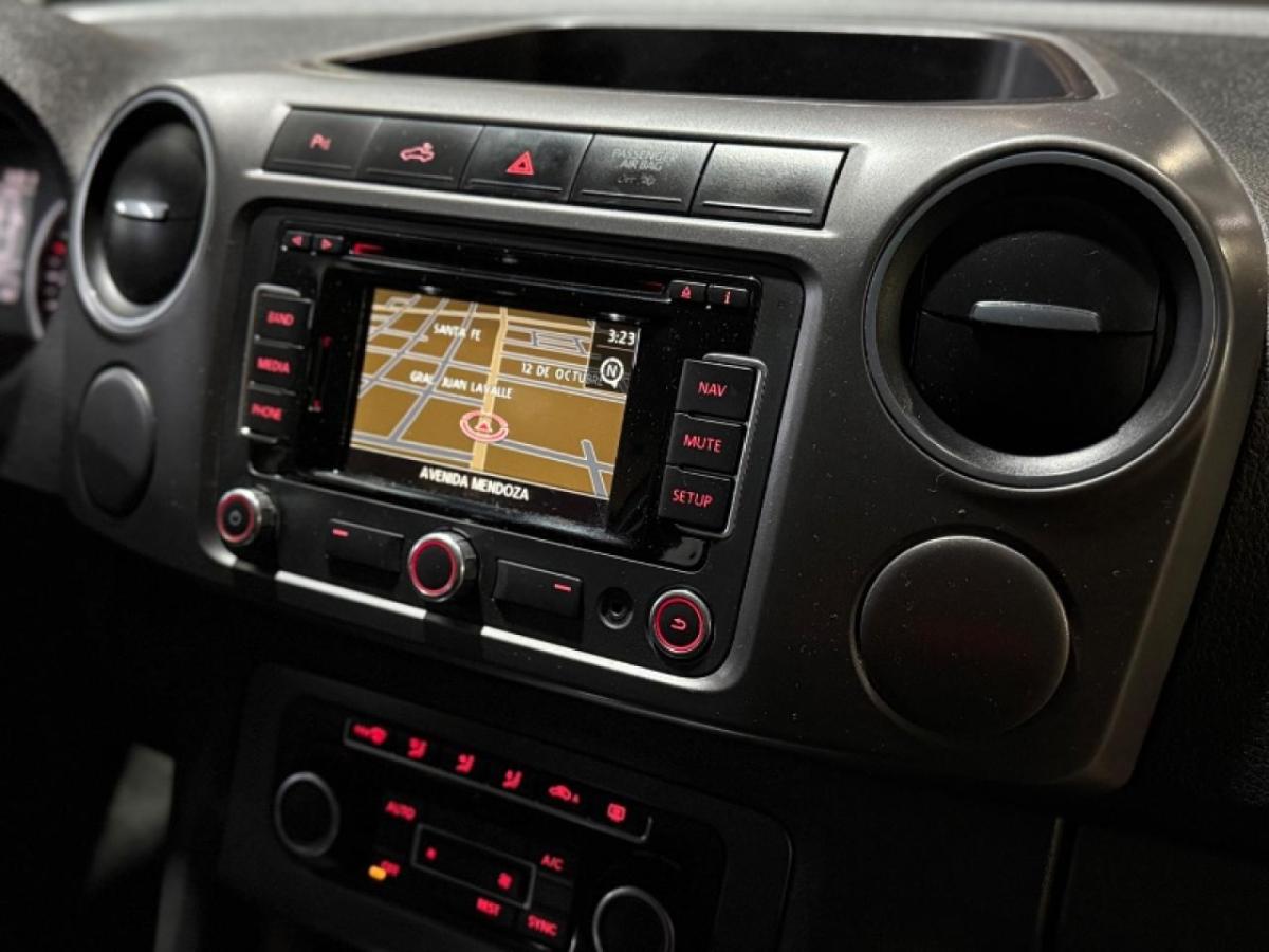 Foto de VOLKSWAGEN AMAROK HIGHLINE PACK 180cv A/t 4x4 2015, color sin color especificado, en San Juan
