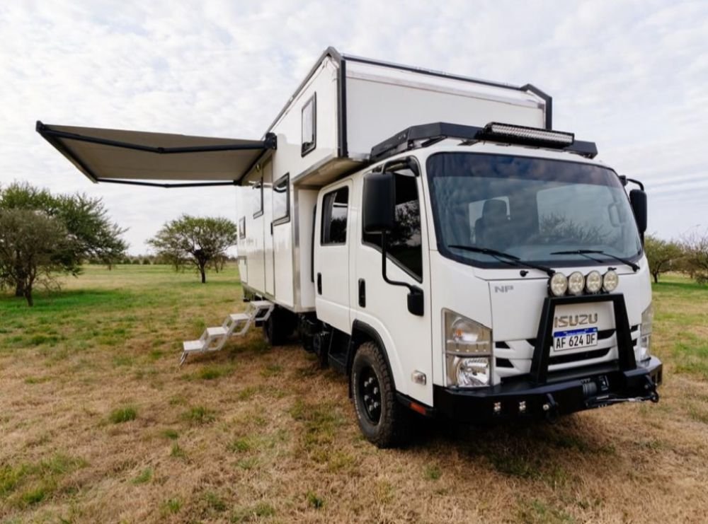 Foto de MOTORHOME ISUZU 2022, color blanco, en San Juan