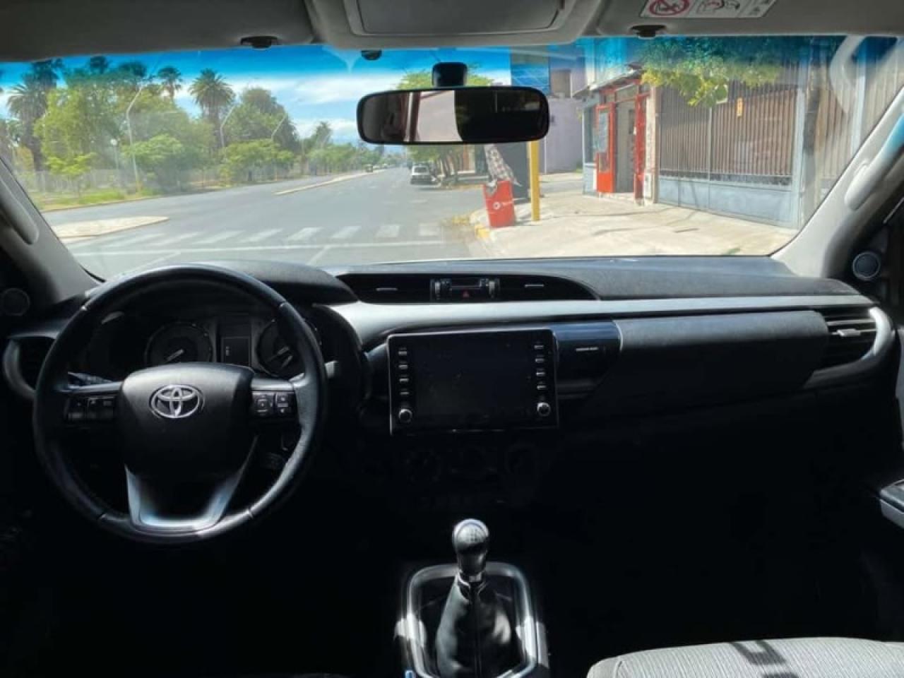 Foto de TOYOTA HILUX SR 4X4 2023, color sin color especificado, en San Juan