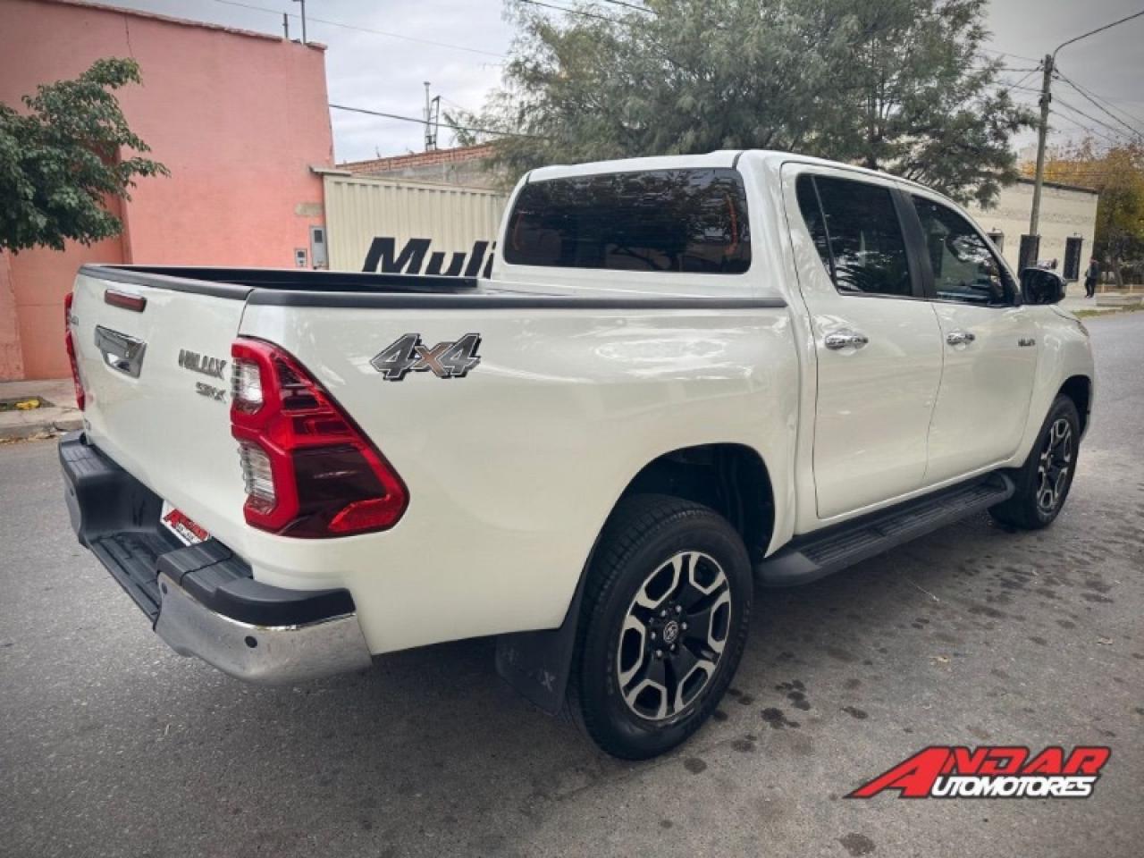 Foto de TOYOTA HILUX SRX 2.8 TDI 4x4 AT 2022, color sin color especificado, en San Juan