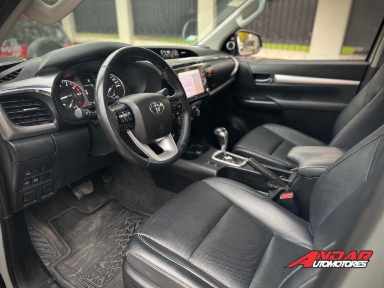 Foto de TOYOTA HILUX SRX 2.8 TDI 4x4 AT 2022, color sin color especificado, en San Juan