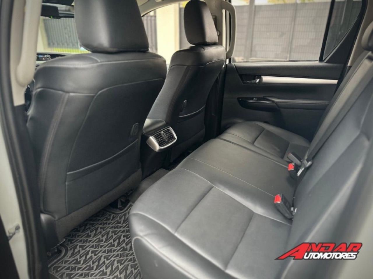 Foto de TOYOTA HILUX SRX 2.8 TDI 4x4 AT 2022, color sin color especificado, en San Juan