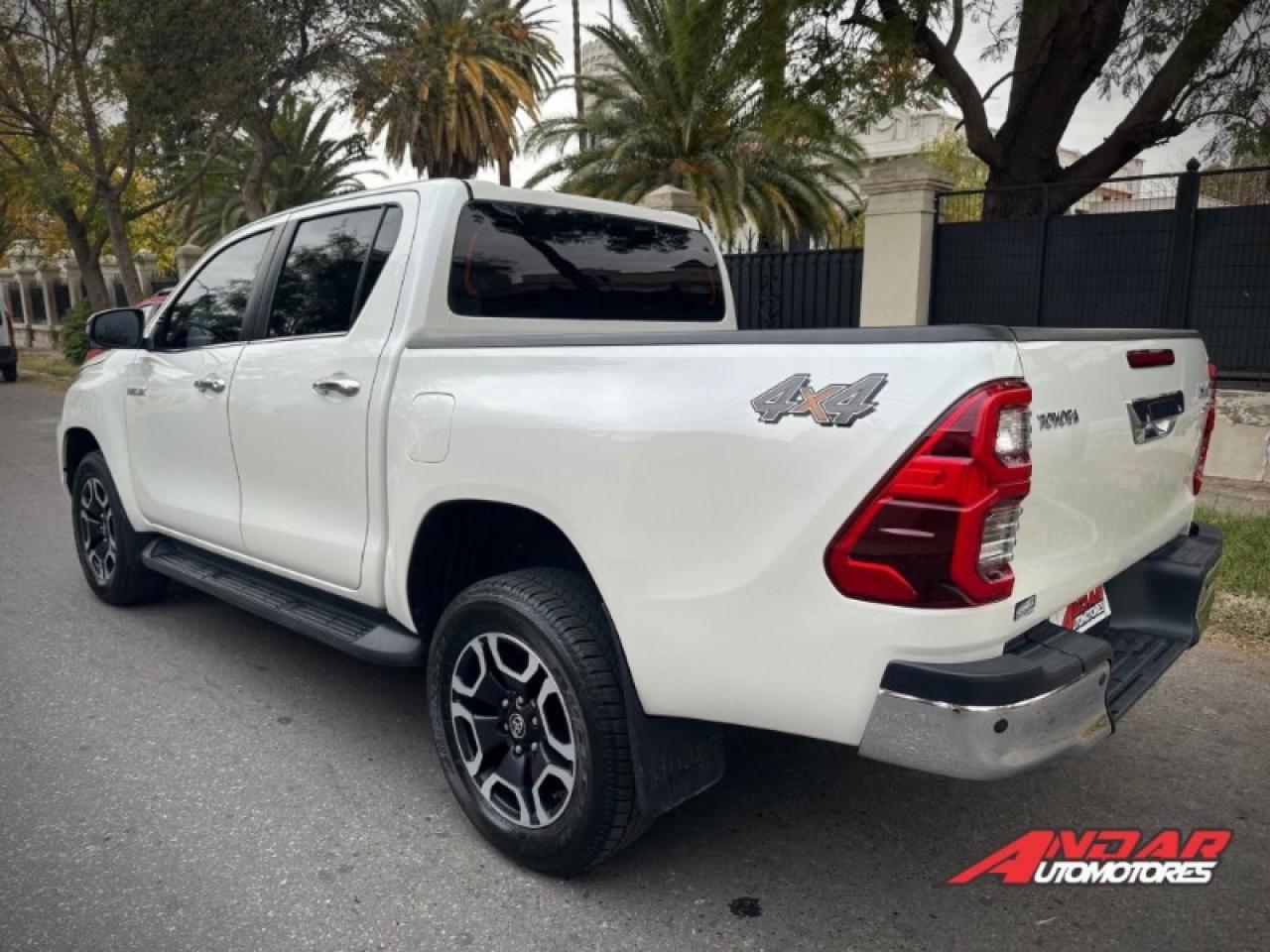 Foto de TOYOTA HILUX SRX 2.8 TDI 4x4 AT 2022, color sin color especificado, en San Juan