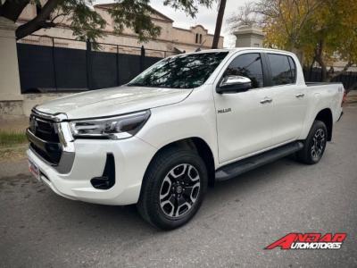 Foto de TOYOTA HILUX SRX 2.8 TDI 4x4 AT 2022, color sin color especificado, en San Juan