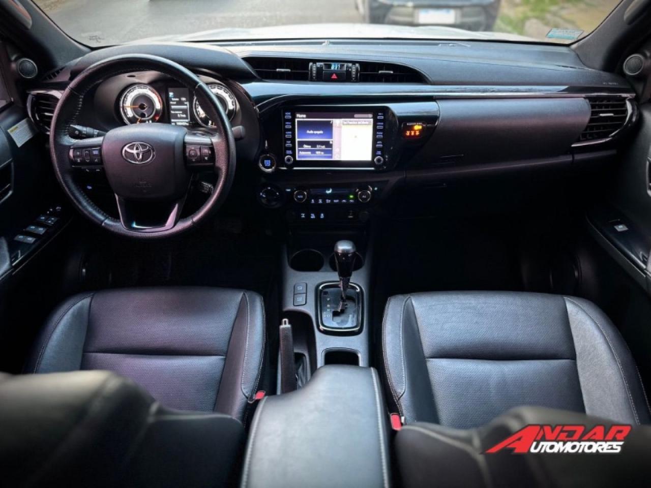 Foto de TOYOTA HILUX SRX 4X4 AT 2.8TD CUERO 2020, color sin color especificado, en San Juan