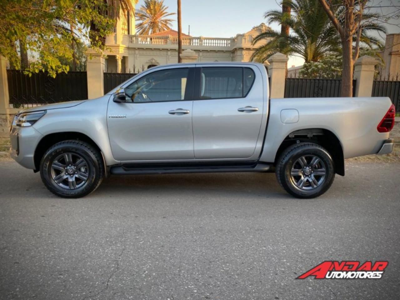 Foto de TOYOTA HILUX SRV 2.8TDI 4X2 AUTOMATICA 2026, color sin color especificado, en San Juan