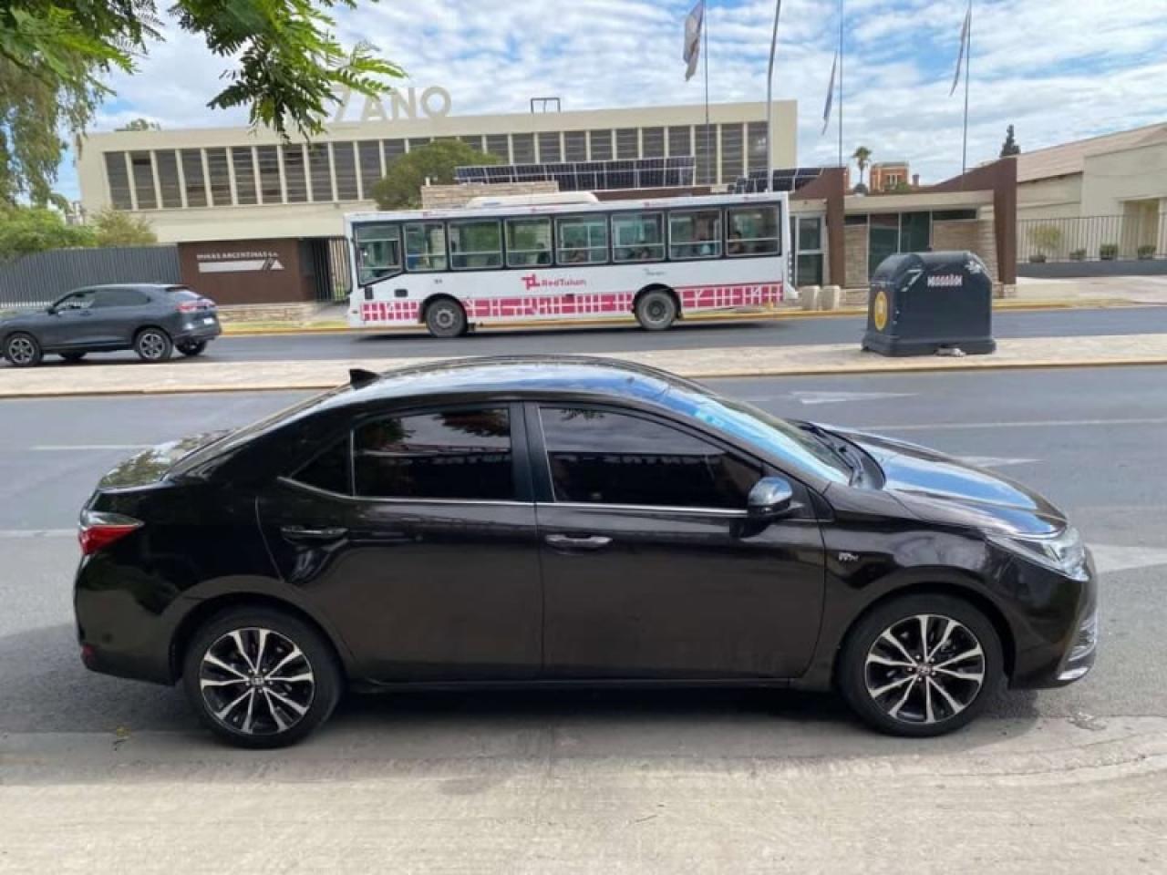 Foto de TOYOTA COROLLA SEG 1.8 CVT 2017, color sin color especificado, en San Juan