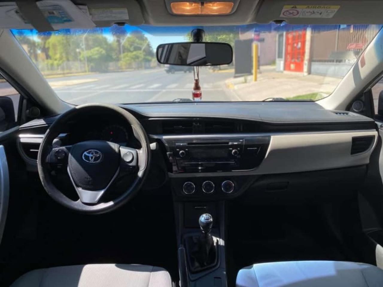 Foto de TOYOTA COROLLA XLI 1.8 MT 2017, color sin color especificado, en San Juan