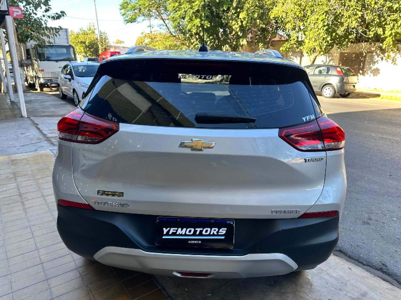 Foto de CHEVROLET TRACKER 1.2 LTZ Turbo Premier 2021, color plata, en San Juan
