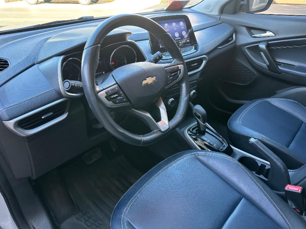 Foto de CHEVROLET TRACKER 1.2 LTZ Turbo Premier 2021, color plata, en San Juan